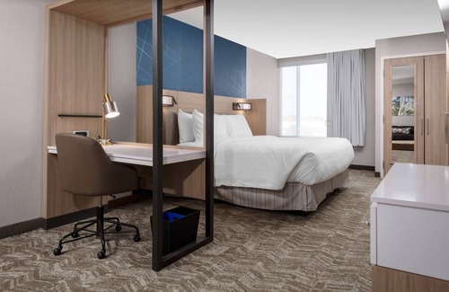 Parkville Hotel | SpringHill Suites Kansas City Airport