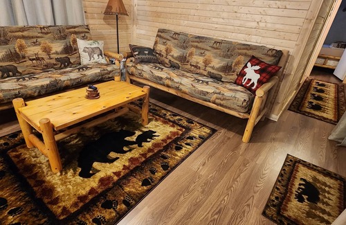 Bell House | Springs Country Cabin on 2 acres