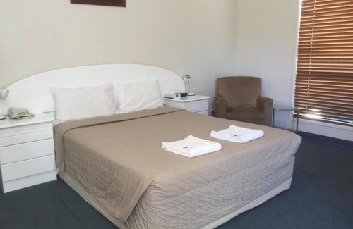 Springsure Hotel | Springsure Overlander Motel