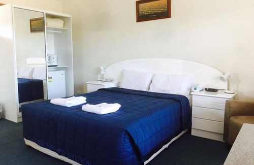 Springsure Hotel | Springsure Overlander Motel