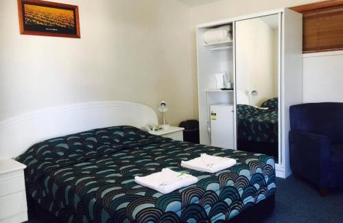 Springsure Hotel | Springsure Overlander Motel