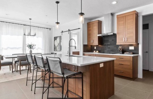 Draper House | Springtime Saddle - Lux Mountain Top Home