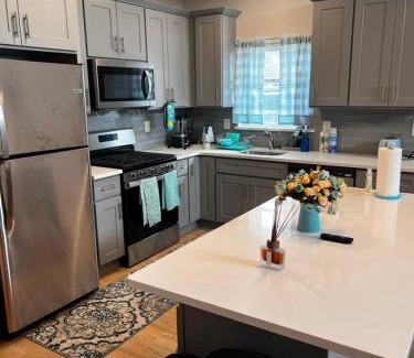 Newark Apartment | SPRINGVIEW HOMES 12MINS FROM EWR & 3 MINS FROM UNIVERSITY HOSPITAL