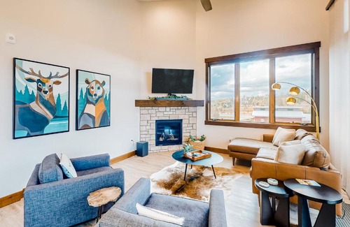 Fraser Apartment | Springview Lane #C304