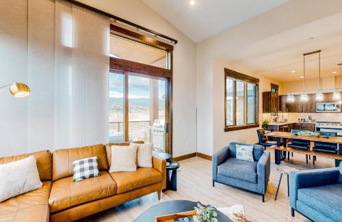 Fraser Apartment | Springview Lane #C304