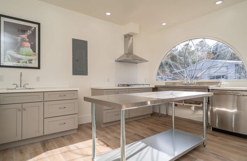 Ore City Cottage | Sproul Lakefront Story Cottage