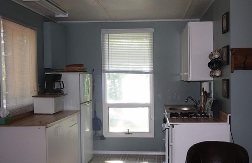 Isaacs Glen Cottage | Spruce Cottage at Shiloh Cottages - Fenelon Falls