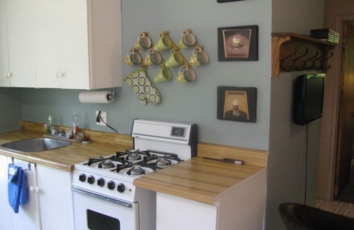 Isaacs Glen Cottage | Spruce Cottage at Shiloh Cottages - Fenelon Falls