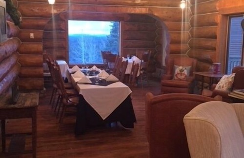 108 Mile Ranch Hotel | Spruce Hill Resort & Spa