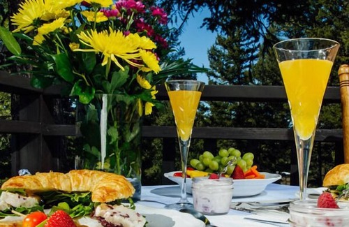 108 Mile Ranch Hotel | Spruce Hill Resort & Spa
