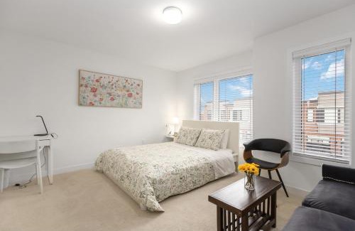 Bendale House | SPRUCE Private Suite with attached Full Bathroom in Toronto, Canada