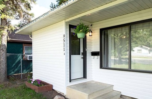 Grande Prairie House | Spruce Springsteen Suite
