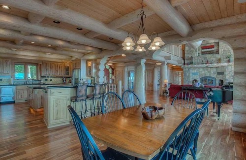 Mineral Bluff Cabin | SpyGlass- Pet Friendly | Hot Tub | Helicopter Pad | Gated In Ground Pool