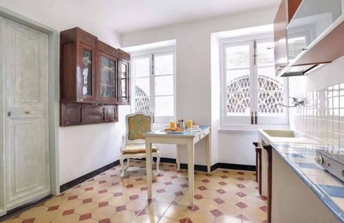 Chiavari Apartment | Square apartment