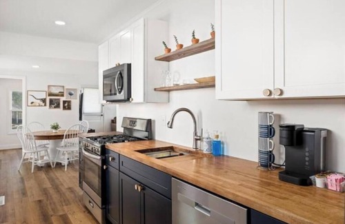 Washington House | Square Haven & The Green Door - Entire Home