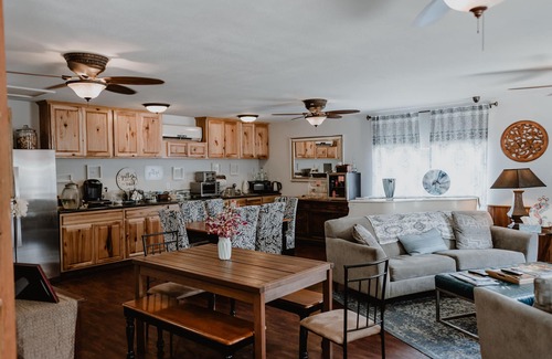 Wimberley Bed & Breakfast | Square Inn