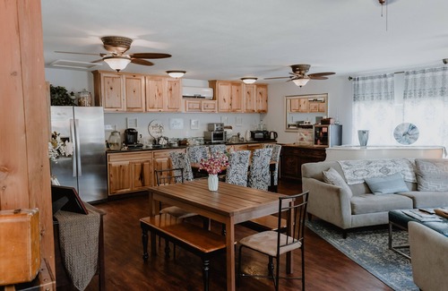 Wimberley Bed & Breakfast | Square Inn