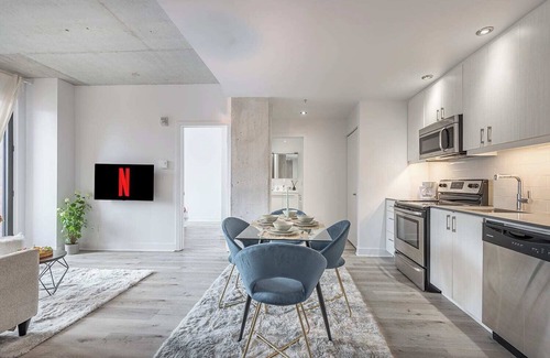 Old Montreal Apartment | Square Victoria - Sleeps 6 - Indoor Parking