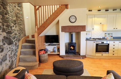 Thornthwaite Cottage | SQUIRREL COTTAGE, pet friendly, with open fire in Thornthwaite