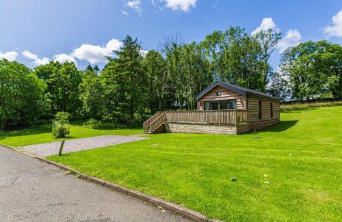 Newton Stewart Ski Chalet | Squirrel Lodge 40 with Hot Tub