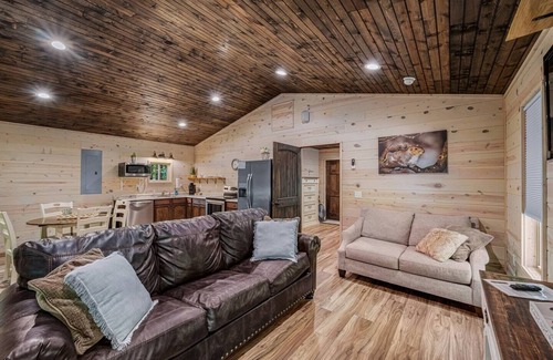 Fort Payne Cabin | Squirrel's Nest