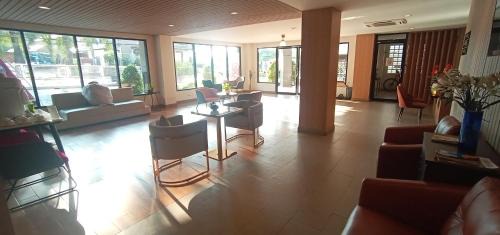 Tha Thaewawong Apartment | Sriracha Orchid Hotel