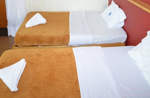 Kalangala Hostel | Ssese Islands Beach Hotel - Hostel