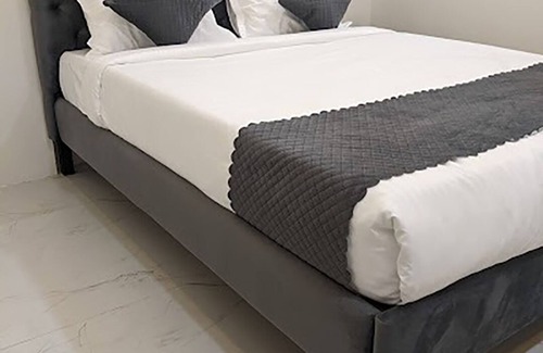 Serilingampally Hotel | SSR Ikon Suites
