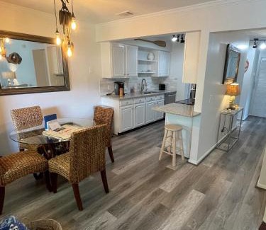 St. Augustine Beach Apartment | St Augustine Beach Condo 3/5 Min Walk Beach/Cafes