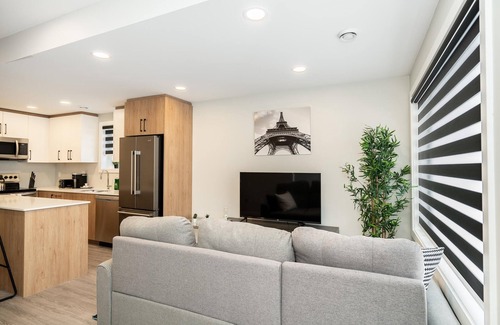 Winnipeg House | St Boniface+Crisp 2 Bdr +Parking (1-372)
