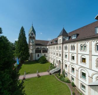 Huenfeld House | St. Bonifatiuskloster - Geistliches Zentrum