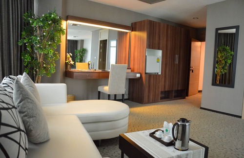 Pathum Thani Hotel | St.Carlos Medical Spa