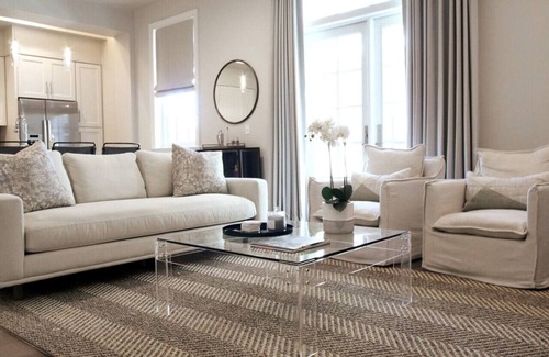 Central Business District Apartment | St Charles Ave Condo | Streetcars, Parking, Pool!