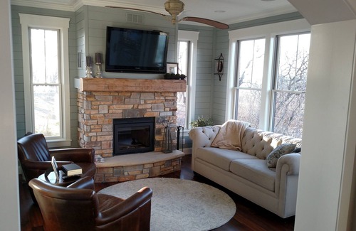 Hudson House | St Croix River Views - Peaceful Neighborhood - Room for 14!