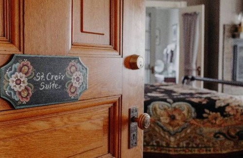 Stillwater Apartment | St. Croix Suite - Aurora Staples Inn