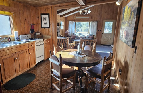 Nathrop Cabin | St. Elmo Cabin at Deer Valley Ranch - Geothermal Pools onsite!