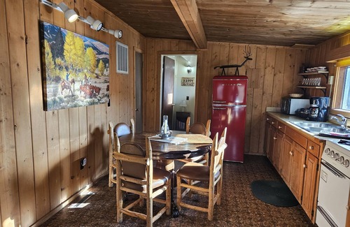 Nathrop Cabin | St. Elmo Cabin at Deer Valley Ranch - Geothermal Pools onsite!
