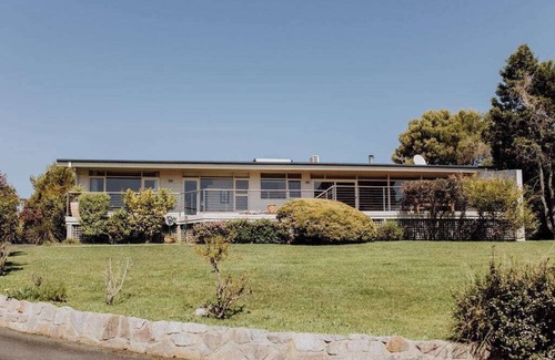 St Helens House | St Helens shack with pool and water views