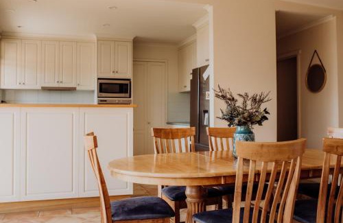 St Helens House | St Helens shack with pool and water views