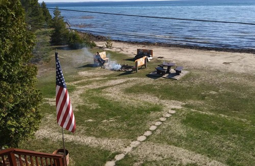 St Ignace House | St. Ignace close to Mackinac Island Private Beach / lake Front on Lake Michigan