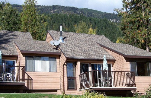 Anglemont House | St. Ives Resort on Shuswap Lake - 3 bdrm w/loft, lakefront, pet friendly, dock+