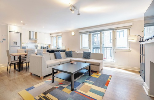 St James Apartment | St. James Square Sanctuary