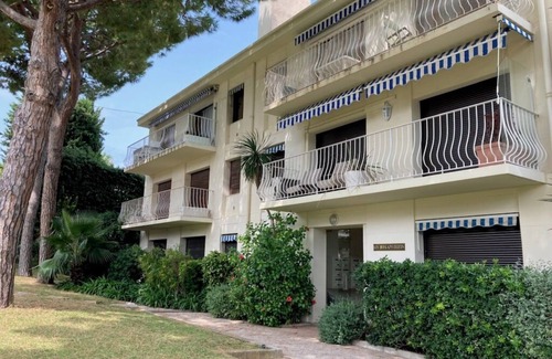 Nice Apartment | St Jean Cap Ferrat city center, 60m2, 14m2 terrace with sea view and parking