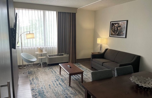 Airport Township Hotel | St. Louis Airport Hotel