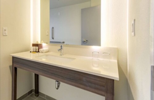 Airport Township Hotel | St. Louis Airport Hotel