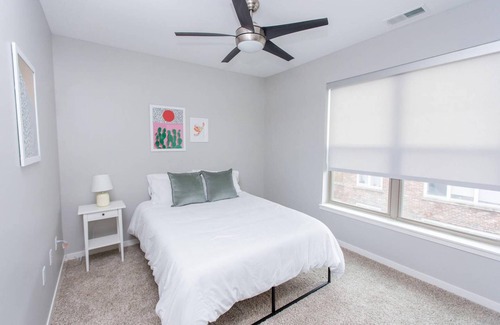 DeBaliviere Place Apartment | St. Louis | Central 2BD/2BA Forest Park Apartment