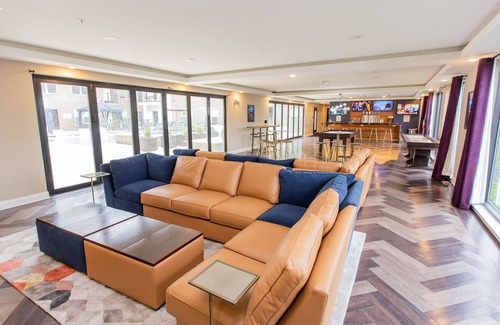 DeBaliviere Place Apartment | St Louis Designer 2BD 2BA Forest Park Apartment