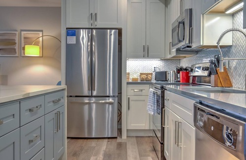 DeBaliviere Place Apartment | St. Louis | Exclusive 1BD/1BA Forest Park Apartment