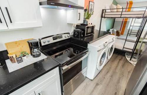 Beverly Green Apartment | St Louis Hideaway Private Modern Comfort Near Strip