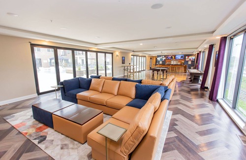 DeBaliviere Place Apartment | St Louis Luxurious 2BD 2BA Forest Park Apartment